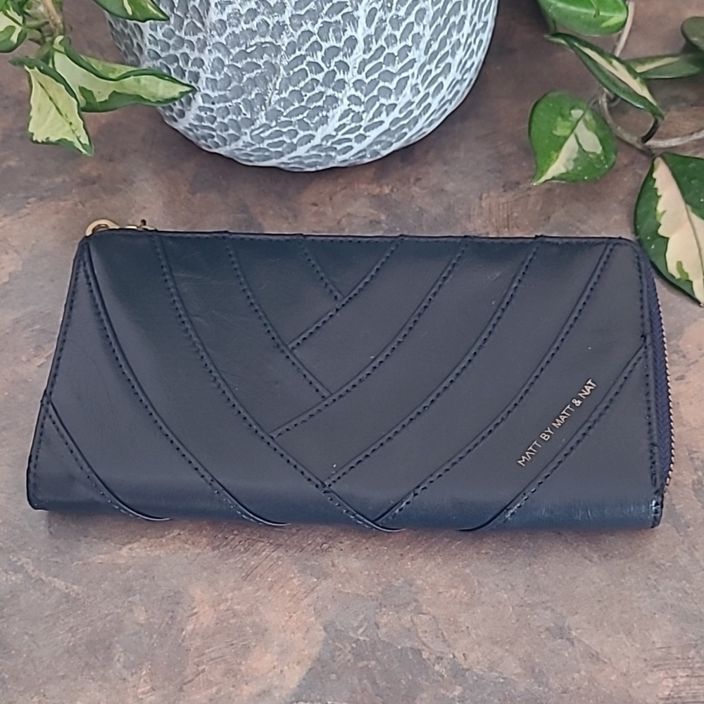 MATT BY MATT & NAT Vegan Classic Long Wallet, Navy, Gold Tone Zipper Closure